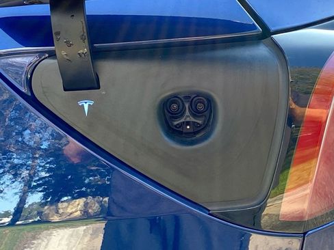 Used 2023 Tesla Model Y Long Range image 22