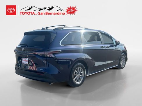 New 2026 Toyota Sienna XLE FWD image 5