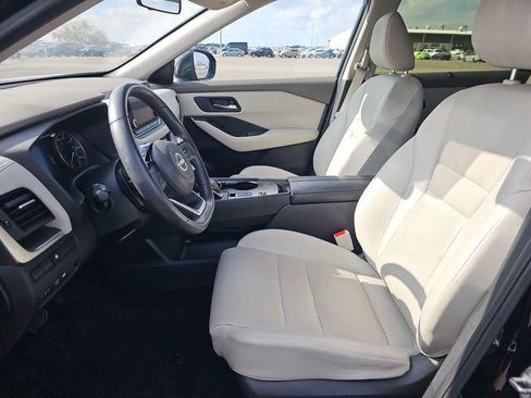 Used 2023 Nissan Rogue SV w/ SV Premium B Package image 2