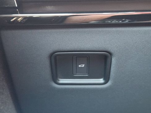 Certified 2025 Land Rover Range Rover Sport SE image 23