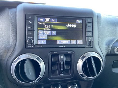 Used 2016 Jeep Wrangler Unlimited Sahara w/ Connectivity Group image 35