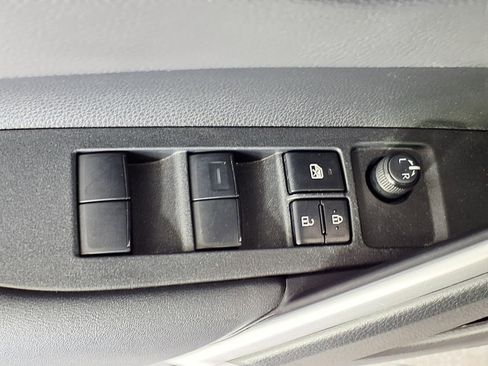 Used 2023 Toyota Corolla Cross XLE w/ Convenience Package image 16