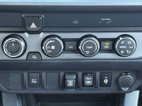 Used 2019 Toyota Tacoma TRD Off-Road image 34