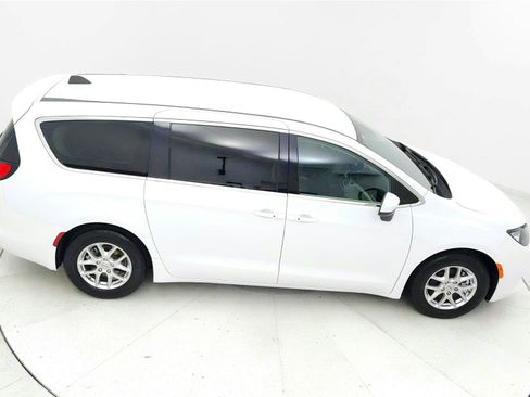 Used 2023 Chrysler Voyager LX FWD image 18