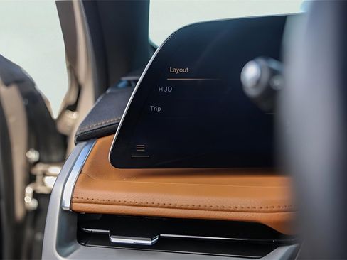 Used 2024 Cadillac XT4 Premium Luxury w/ Active Safety Package image 18