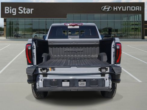 Used 2024 GMC Sierra 2500 AT4X w/ AT4X AEV Edition image 8