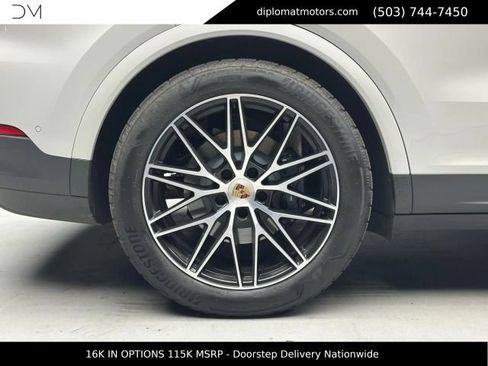 Used 2025 Porsche Cayenne E-Hybrid AWD/4WD image 43