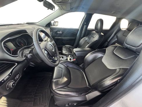 Used 2020 Jeep Cherokee Latitude Plus image 10