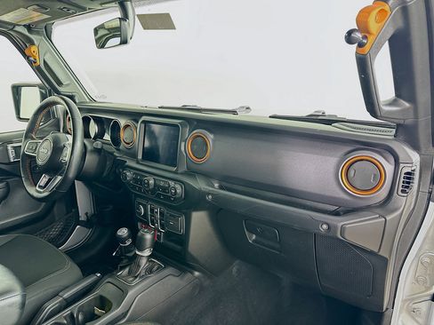 Certified 2022 Jeep Gladiator Mojave w/ Cold Weather Group image 35