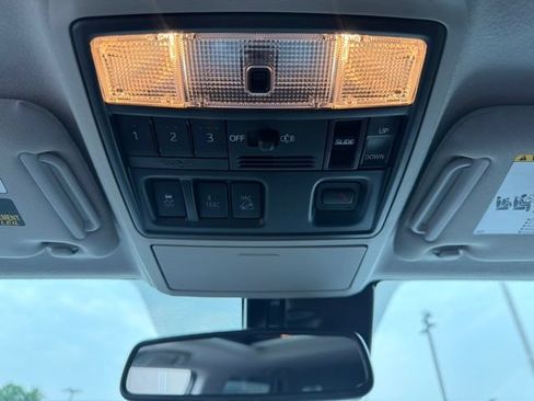Used 2021 Toyota 4Runner Limited AWD/4WD image 31