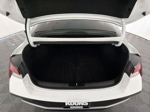 Used 2024 Hyundai Elantra SE image 24