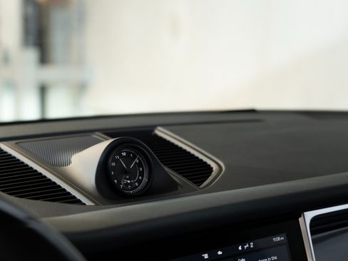 Certified 2023 Porsche Macan AWD/4WD image 26