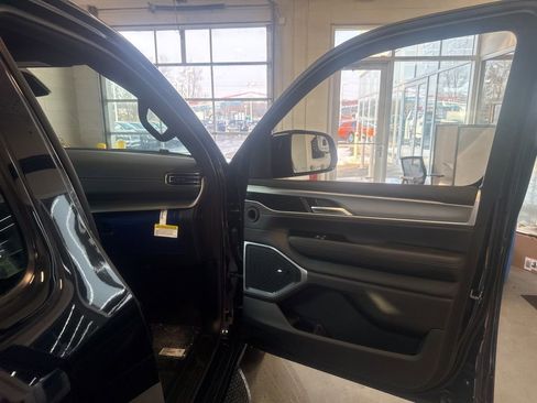 New 2025 Jeep Wagoneer Series II w/ Convenience Group I image 53