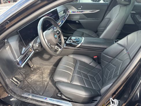 Used 2023 BMW 740i w/ Luxury Rear Seating Package image 16