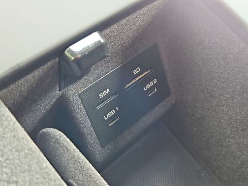 Certified 2026 Porsche Macan AWD/4WD image 16