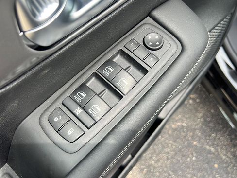 New 2025 Chrysler Pacifica Select AWD/4WD image 13