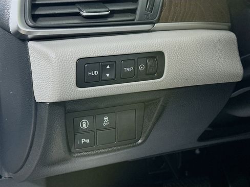 Used 2018 Honda Accord Touring image 10