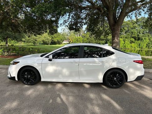 Certified 2025 Toyota Camry SE FWD image 3