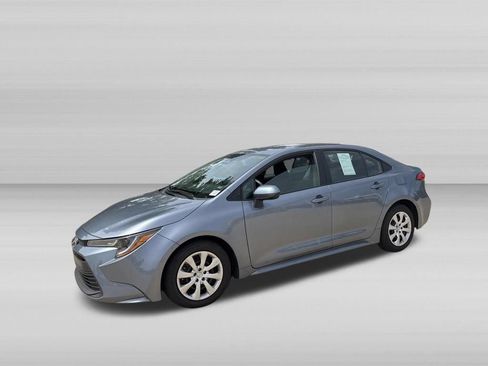 Used 2025 Toyota Corolla LE FWD image 9