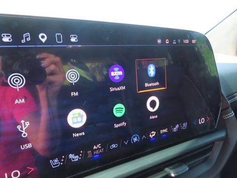 Certified 2025 Chevrolet Silverado EV LT AWD/4WD image 26
