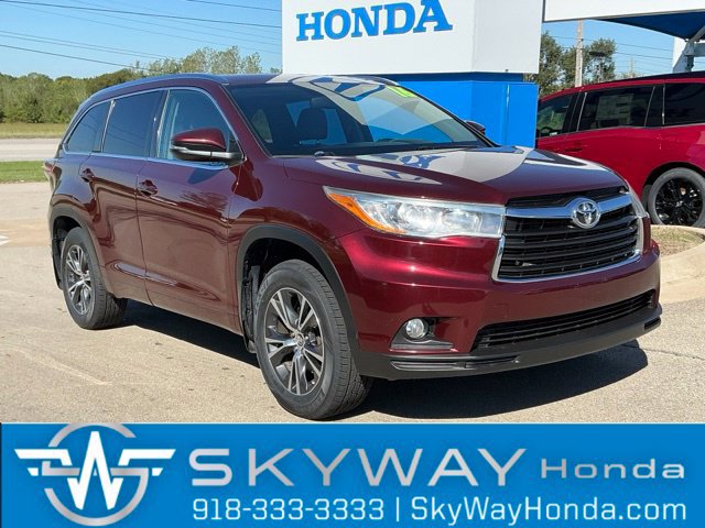 Used 2016 Toyota Highlander XLE AWD/4WD image 1