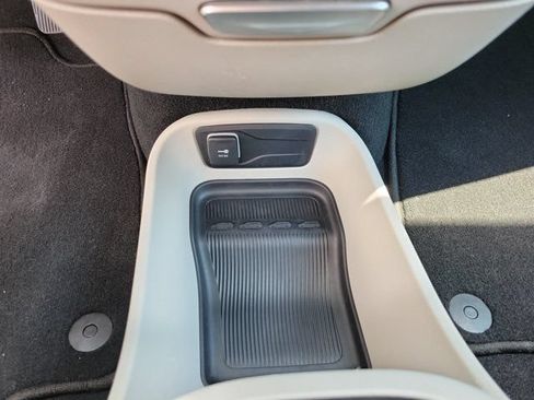 Used 2024 Chrysler Pacifica Touring-L FWD image 22