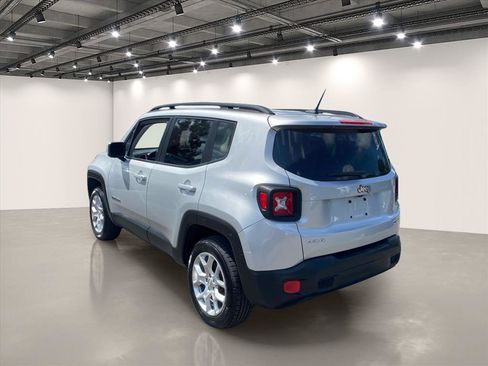 Used 2017 Jeep Renegade Latitude w/ Popular Equipment Group AWD/4WD image 5