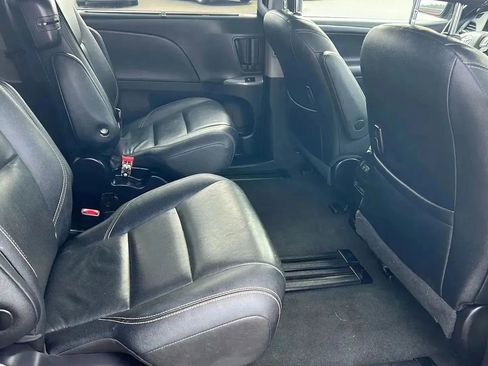 Used 2020 Toyota Sienna SE FWD image 6