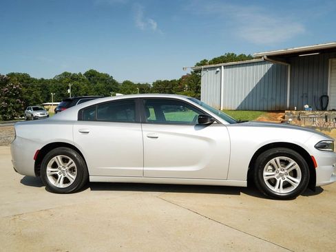 Used 2023 Dodge Charger SXT RWD image 3