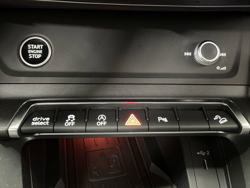 Used 2024 Audi Q3 2.0T Premium Plus w/ Premium Plus Package image 24