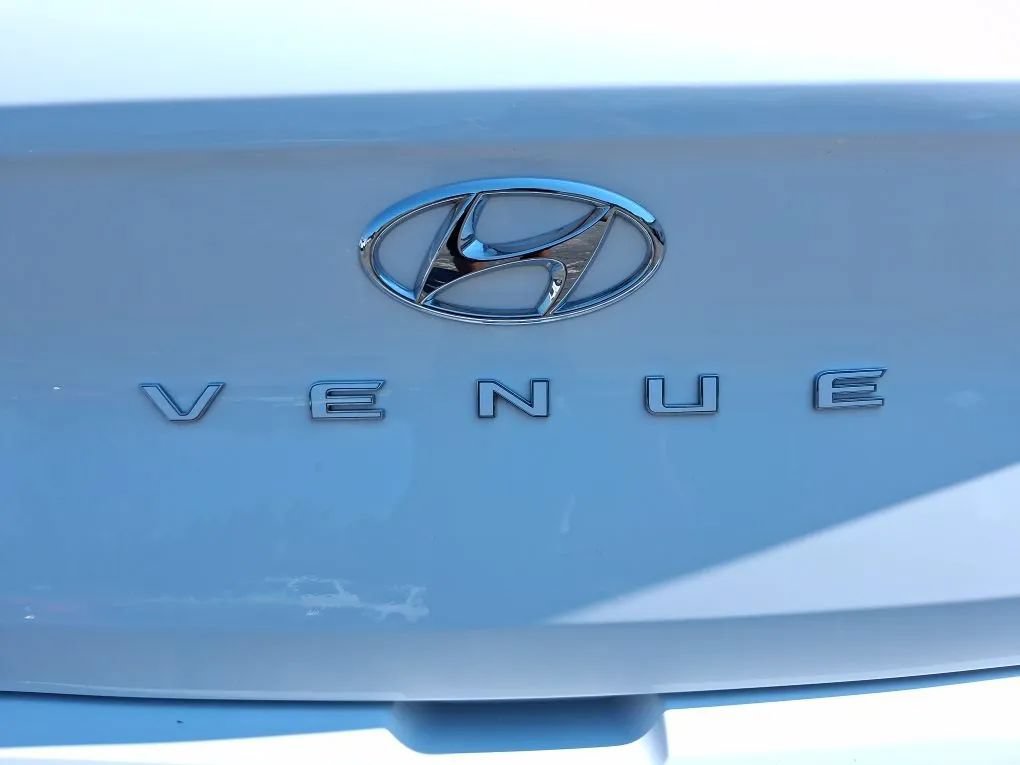 Used 2026 Hyundai Venue SE FWD image 13