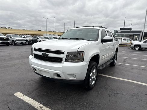 Used 2011 Chevrolet Avalanche LT w/ Luxury Package image 4