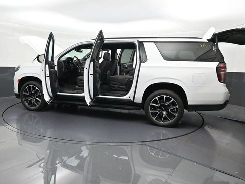 Used 2024 Chevrolet Suburban RST RWD image 35