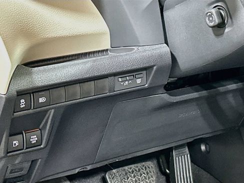 New 2026 Toyota Sienna Limited FWD image 8