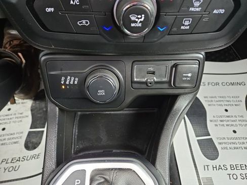 Used 2018 Jeep Renegade Latitude w/ Cold Weather Group image 23