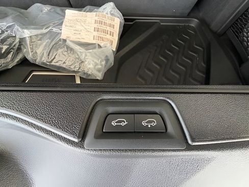 Used 2024 BMW X7 xDrive40i w/ Premium Package image 37