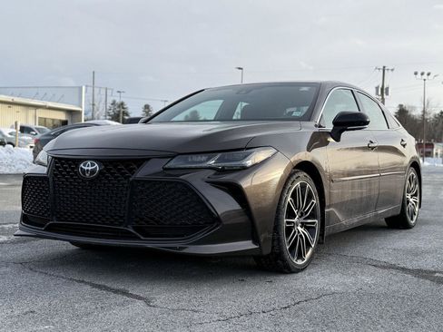 Used 2019 Toyota Avalon Touring image 9