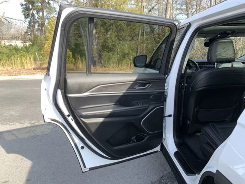 Used 2021 Jeep Grand Cherokee L Limited image 25