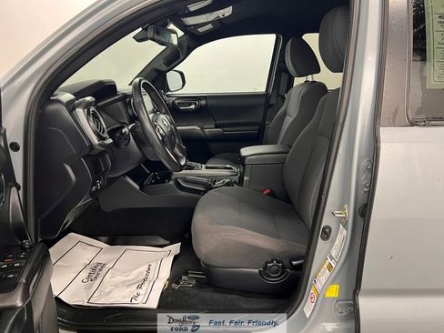 Used 2019 Toyota Tacoma TRD Sport w/ Technology Package AWD/4WD image 25