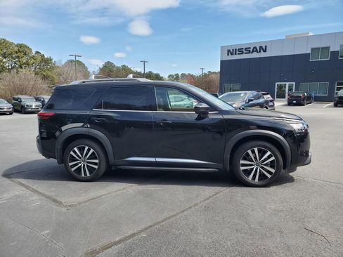 Certified 2024 Nissan Pathfinder Platinum w/ Cargo Package FWD image 2