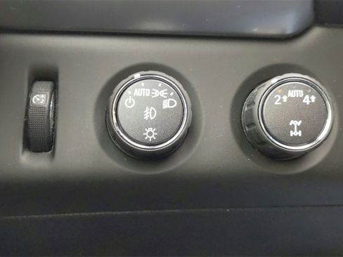 Used 2017 Chevrolet Suburban Premier image 27