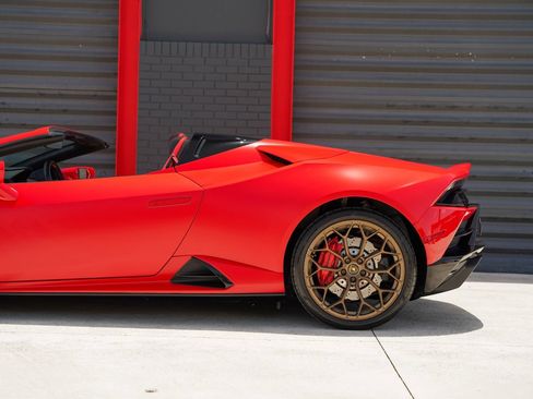 Used 2022 Lamborghini Huracan EVO RWD image 5