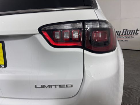 Used 2022 Jeep Compass Limited AWD/4WD image 34