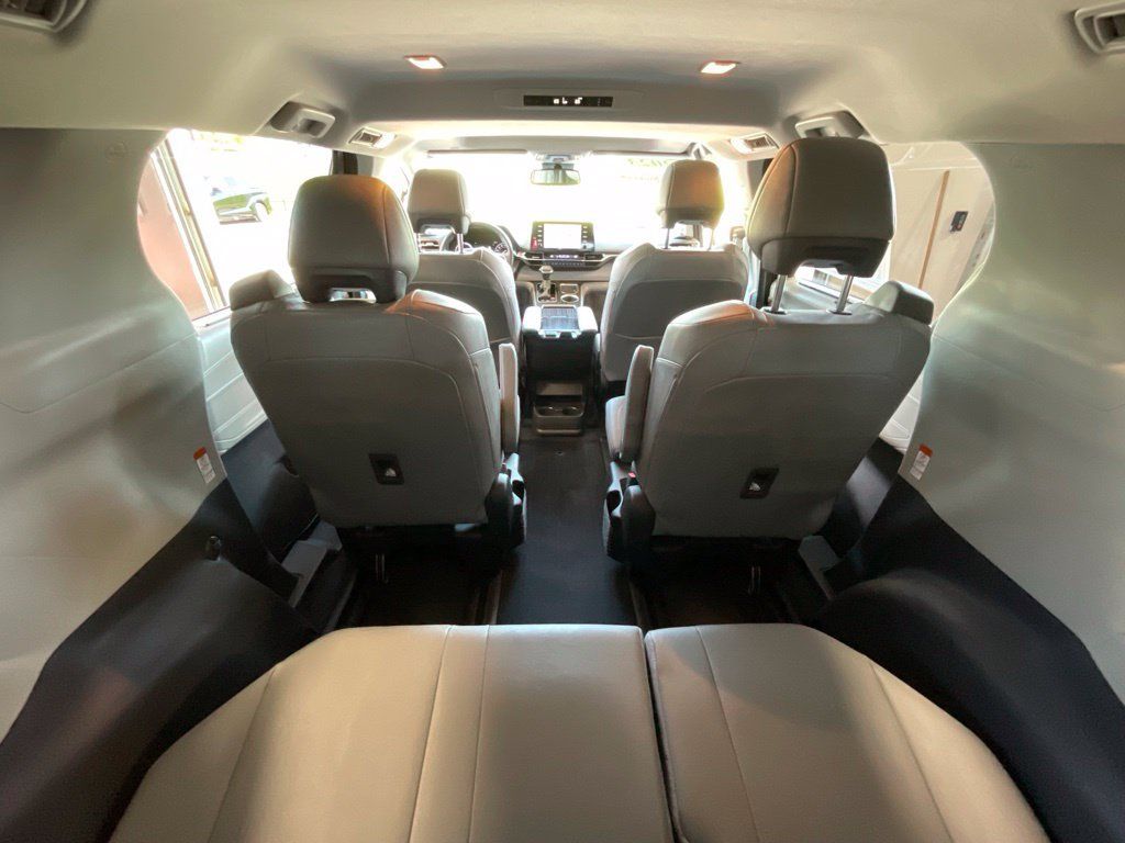 Certified 2023 Toyota Sienna Limited AWD/4WD image 25