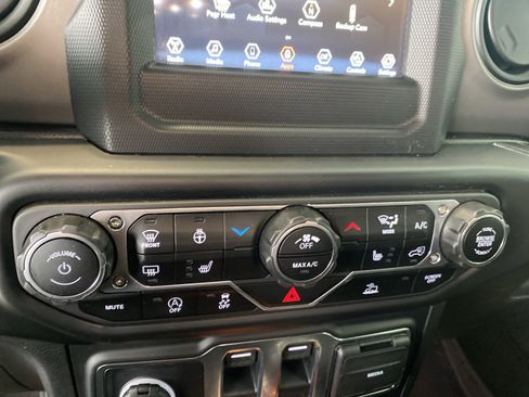 Used 2022 Jeep Wrangler Willys image 17