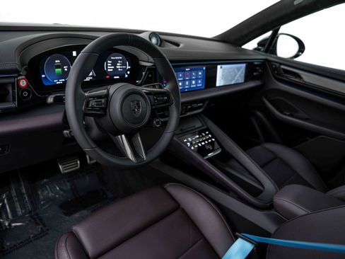 Certified 2025 Porsche Macan Turbo Electric AWD/4WD image 4