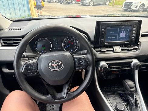 Used 2021 Toyota RAV4 LE AWD/4WD image 11