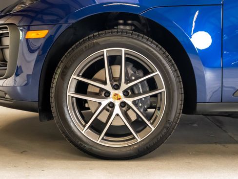 Certified 2026 Porsche Macan AWD/4WD image 18