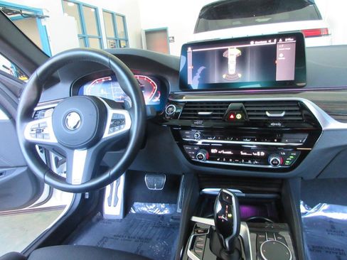 Used 2023 BMW 530i w/ M Sport Package RWD image 46