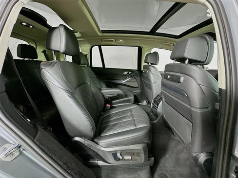 Used 2023 BMW X7 xDrive40i w/ Premium Package image 30